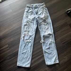 American Eagle Ripped Light Wash Jean